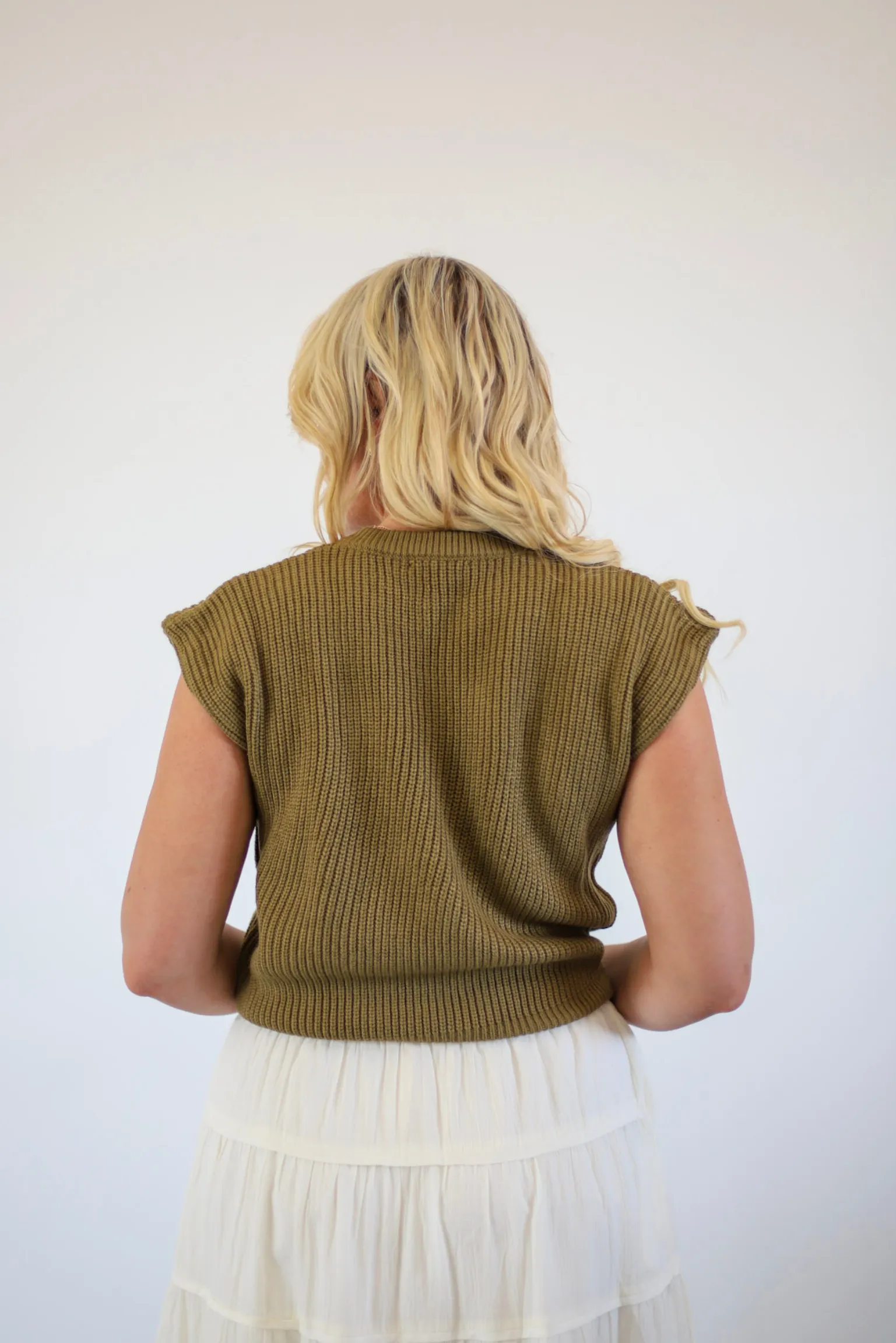Leah Sweater Tank In Olive